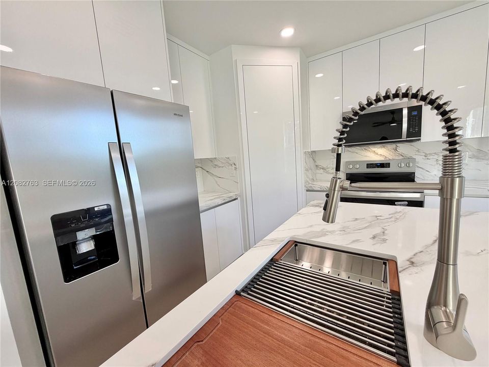 На продажу: $409,990 (3 спален, 2 ванн, 1669 Квадратных фут)