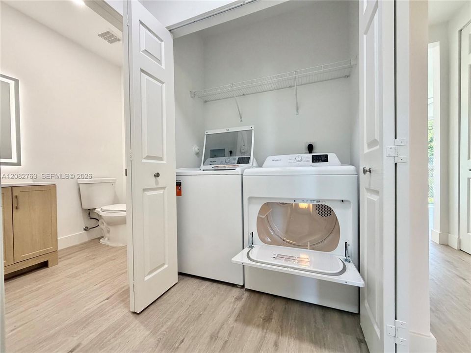 На продажу: $409,990 (3 спален, 2 ванн, 1669 Квадратных фут)