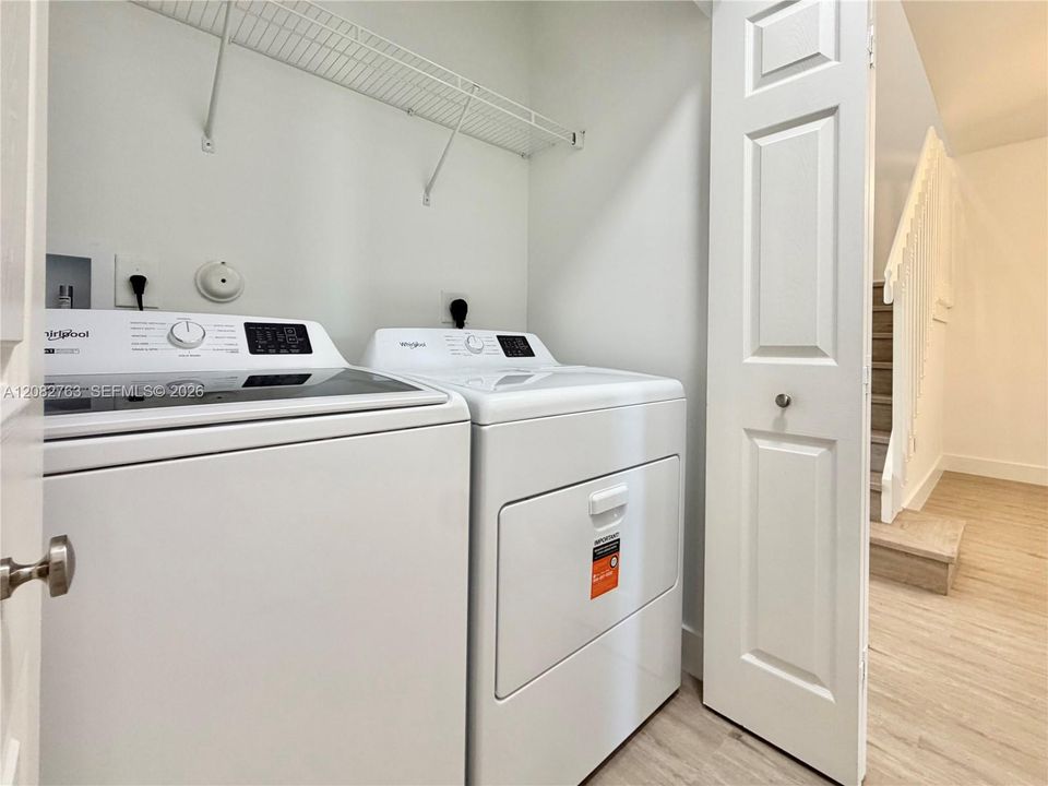 На продажу: $409,990 (3 спален, 2 ванн, 1669 Квадратных фут)