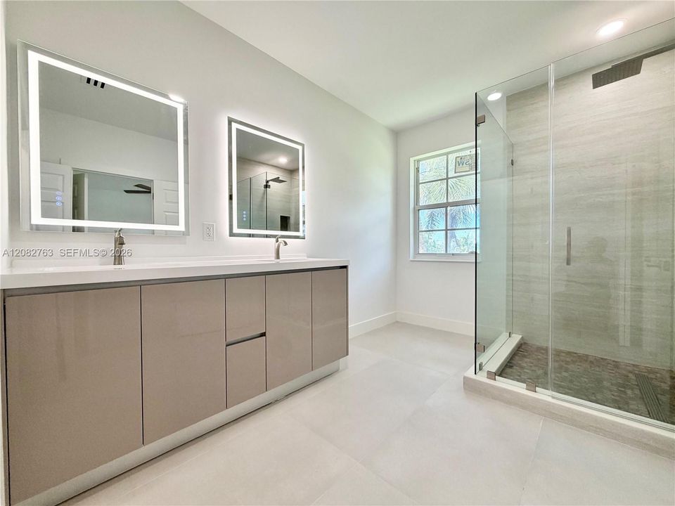 На продажу: $409,990 (3 спален, 2 ванн, 1669 Квадратных фут)