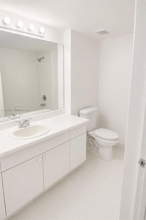 В аренду: $2,500 (2 спален, 2 ванн, 1124 Квадратных фут)