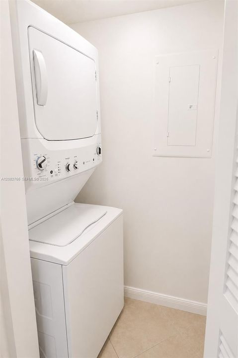 В аренду: $2,500 (2 спален, 2 ванн, 1124 Квадратных фут)