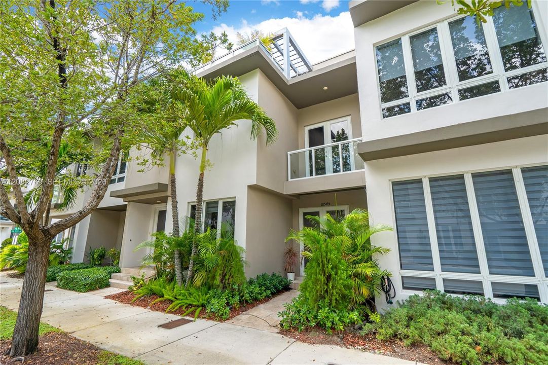 For Sale: $849,000 (4 beds, 3 baths, 1862 Square Feet)