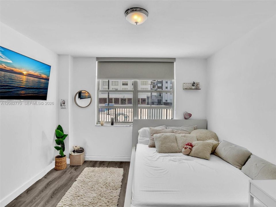 For Sale: $260,000 (2 beds, 2 baths, 1300 Square Feet)