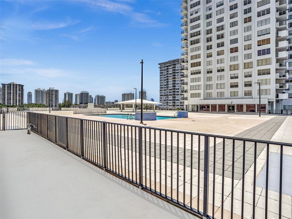 For Sale: $260,000 (2 beds, 2 baths, 1300 Square Feet)