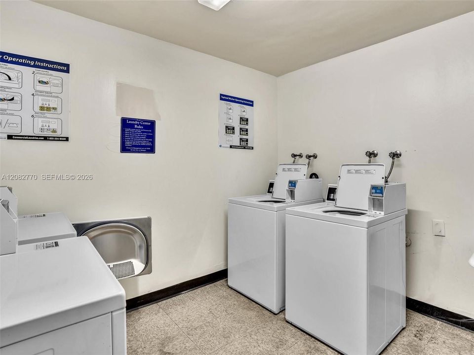 For Sale: $260,000 (2 beds, 2 baths, 1300 Square Feet)