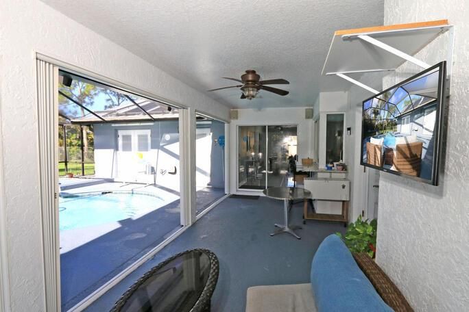 HUGE LANAI!