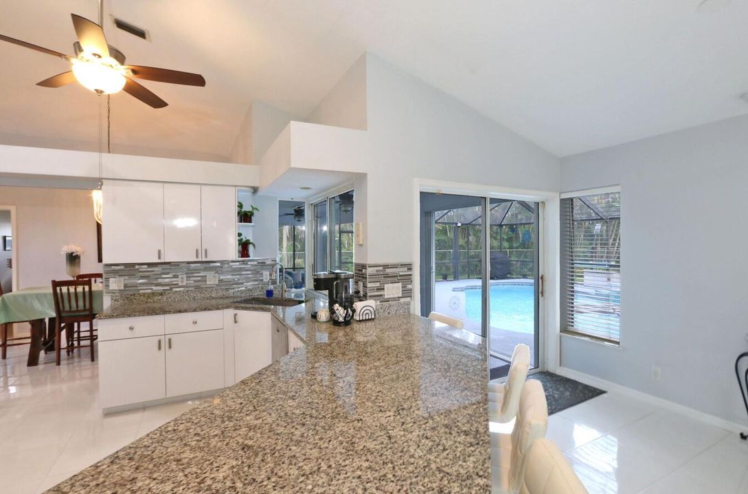 EXPANSIVE GRANITE COUNTERS!
