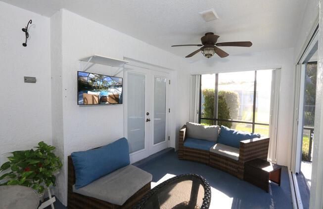 EXPANSIVE LANAI!