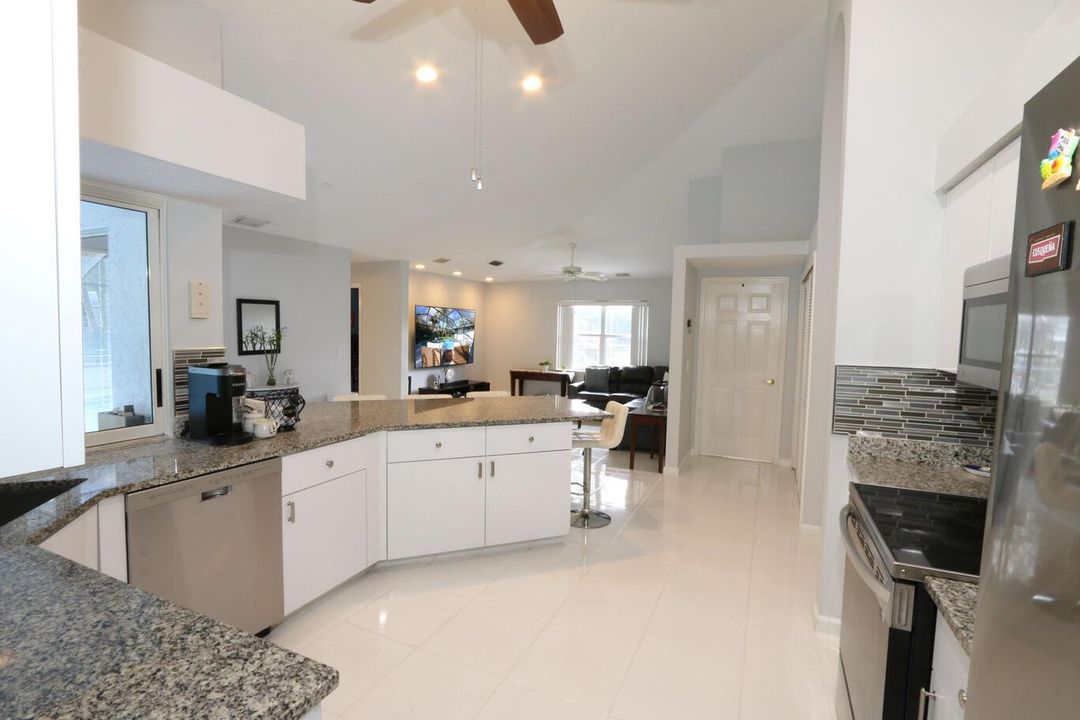 SPACIOUS KITCHEN!