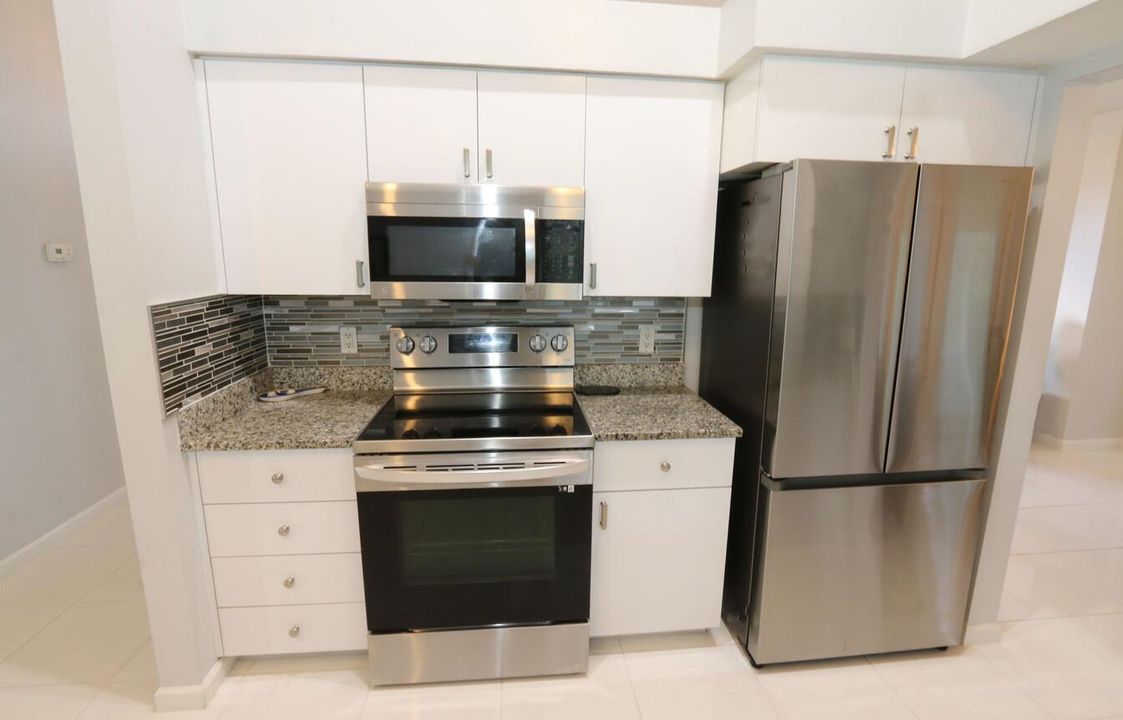NEW STAINLESS APPLIANCES!