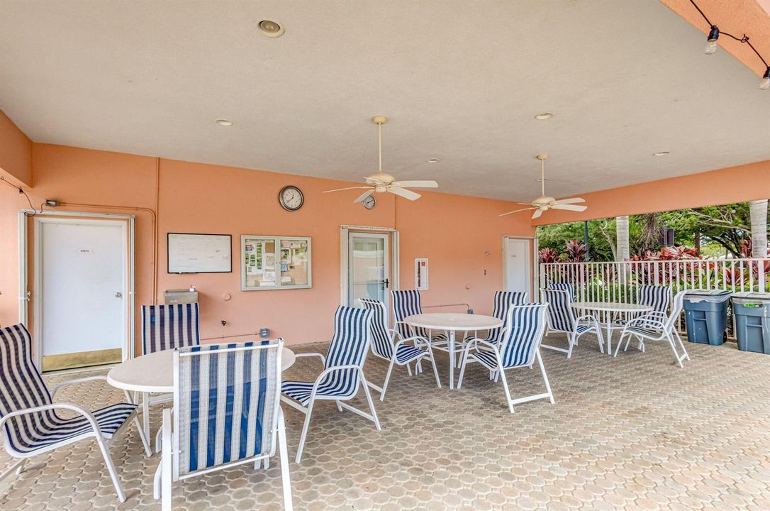 22e-GO_web-or-mls-Royal Oaks Virtuals 1