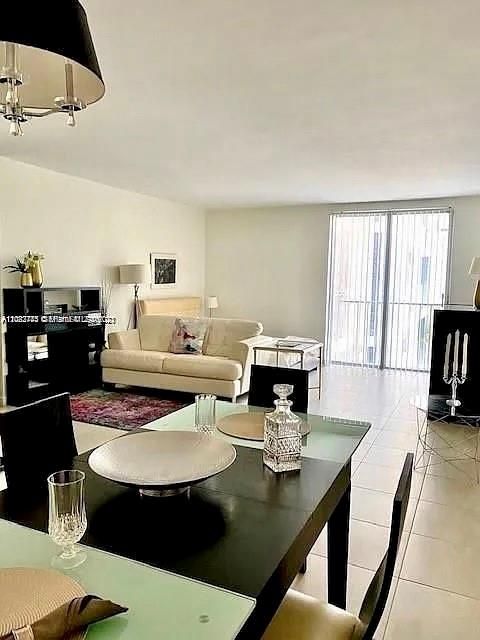 En Renta: $2,350 (0 camas, 1 baños, 560 Pies cuadrados)