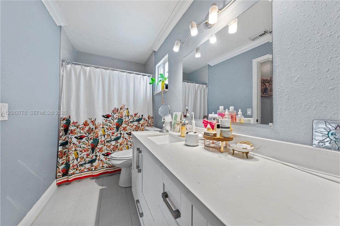 For Sale: $460,000 (2 beds, 2 baths, 1136 Square Feet)