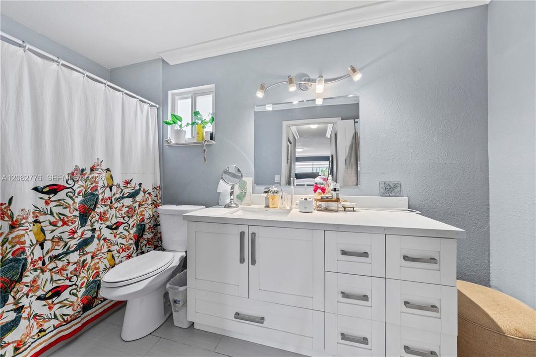For Sale: $460,000 (2 beds, 2 baths, 1136 Square Feet)