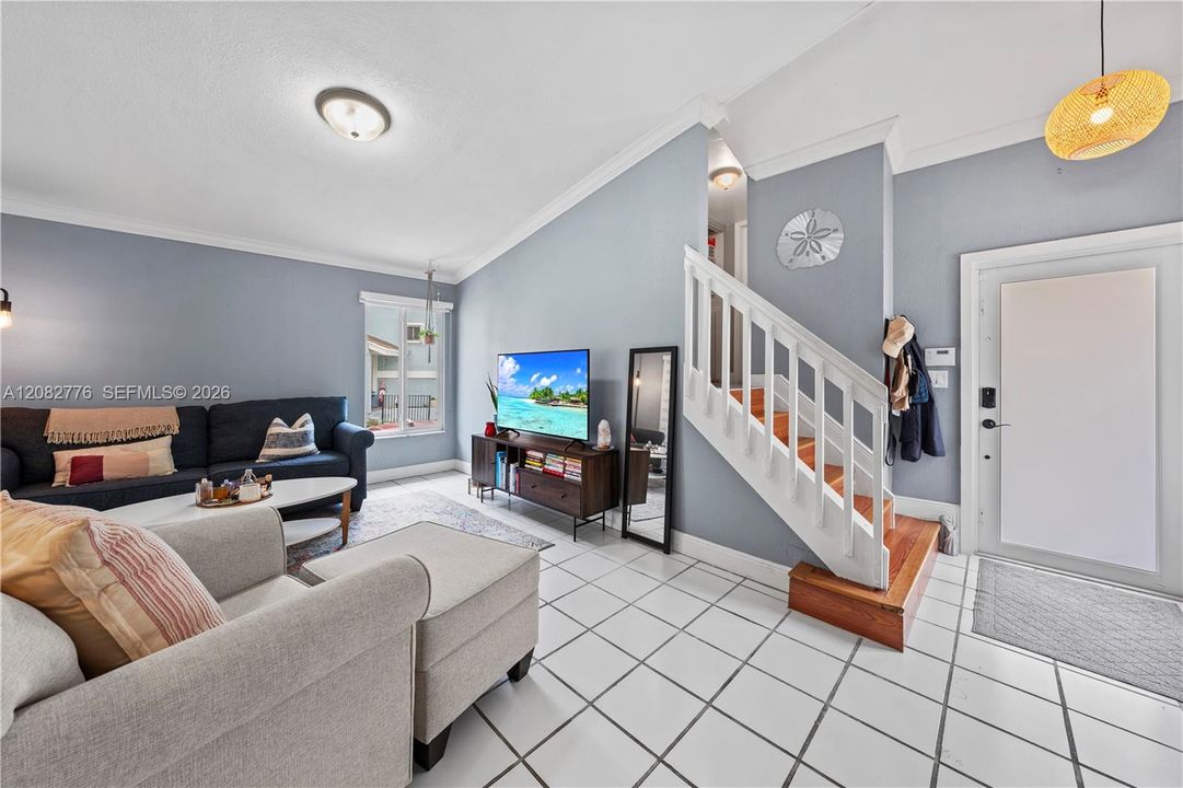 For Sale: $460,000 (2 beds, 2 baths, 1136 Square Feet)