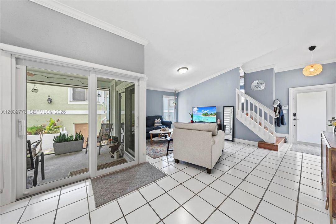 For Sale: $460,000 (2 beds, 2 baths, 1136 Square Feet)