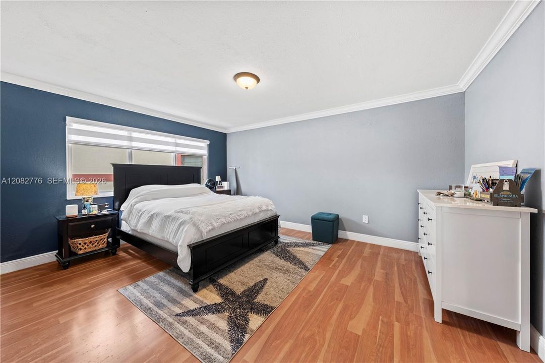 For Sale: $460,000 (2 beds, 2 baths, 1136 Square Feet)