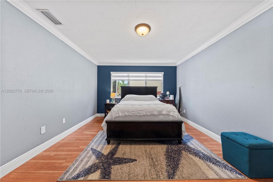 For Sale: $460,000 (2 beds, 2 baths, 1136 Square Feet)