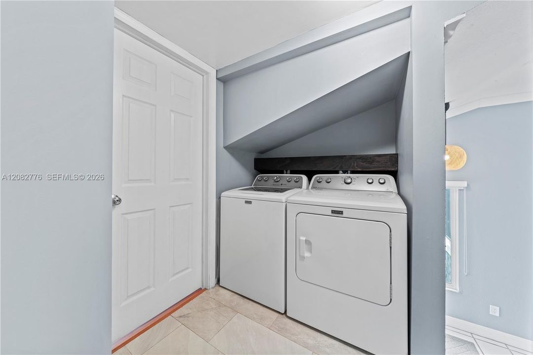 For Sale: $460,000 (2 beds, 2 baths, 1136 Square Feet)