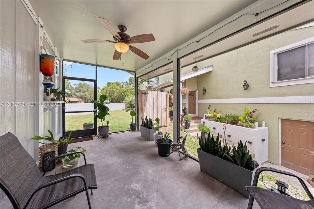For Sale: $460,000 (2 beds, 2 baths, 1136 Square Feet)