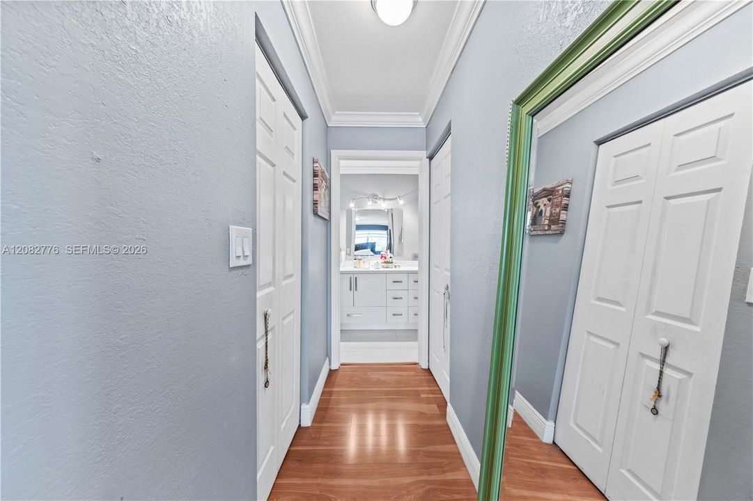 For Sale: $460,000 (2 beds, 2 baths, 1136 Square Feet)