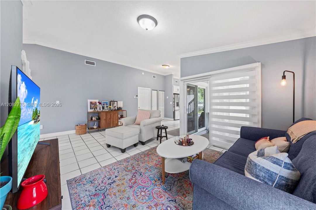 For Sale: $460,000 (2 beds, 2 baths, 1136 Square Feet)