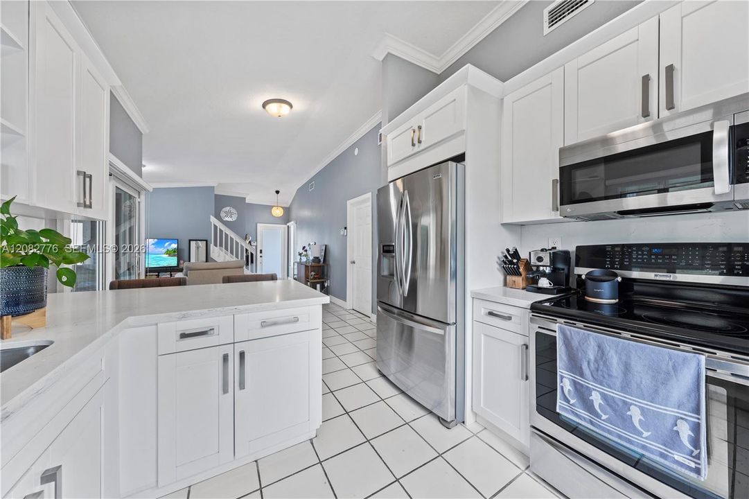 For Sale: $460,000 (2 beds, 2 baths, 1136 Square Feet)