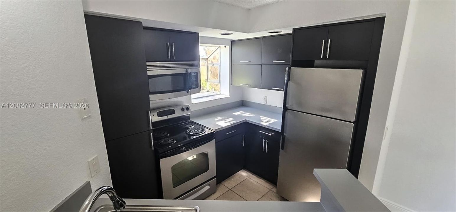 На продажу: $195,000 (2 спален, 1 ванн, 912 Квадратных фут)