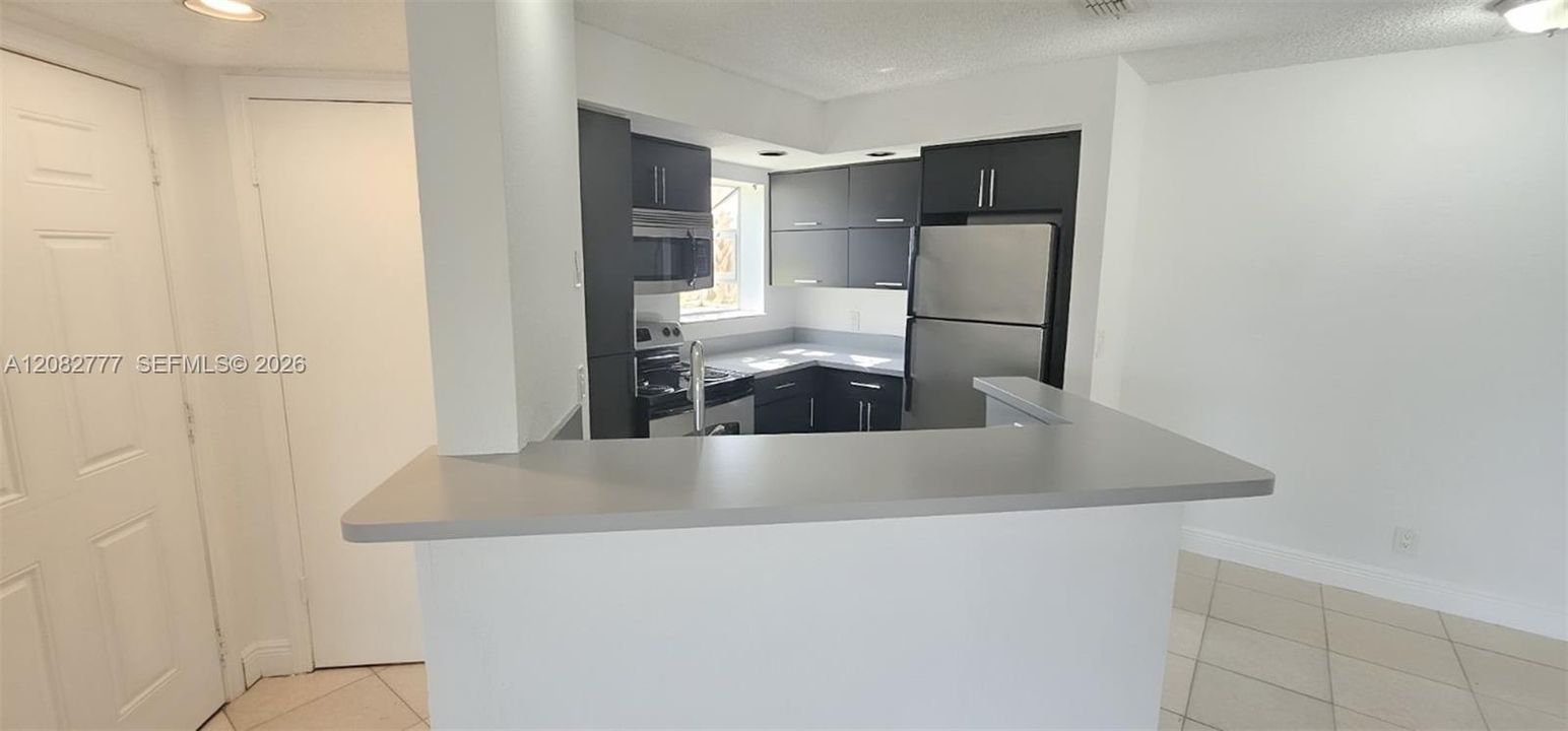 На продажу: $195,000 (2 спален, 1 ванн, 912 Квадратных фут)