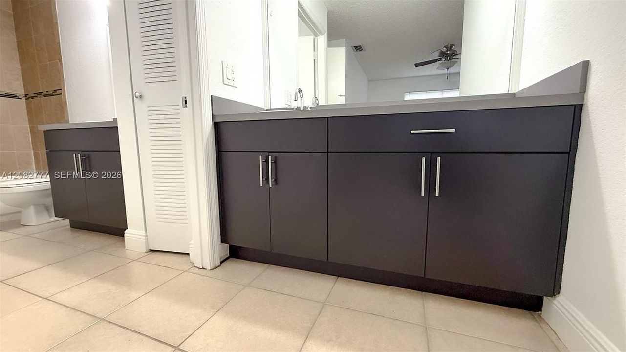 На продажу: $195,000 (2 спален, 1 ванн, 912 Квадратных фут)