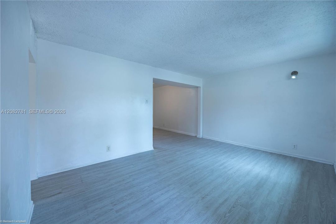 На продажу: $460,000 (5 спален, 2 ванн, 1802 Квадратных фут)