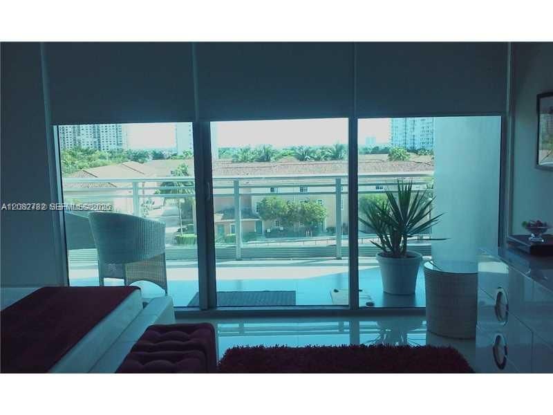 Под контрактом: $4,950 (2 спален, 3 ванн, 1699 Квадратных фут)
