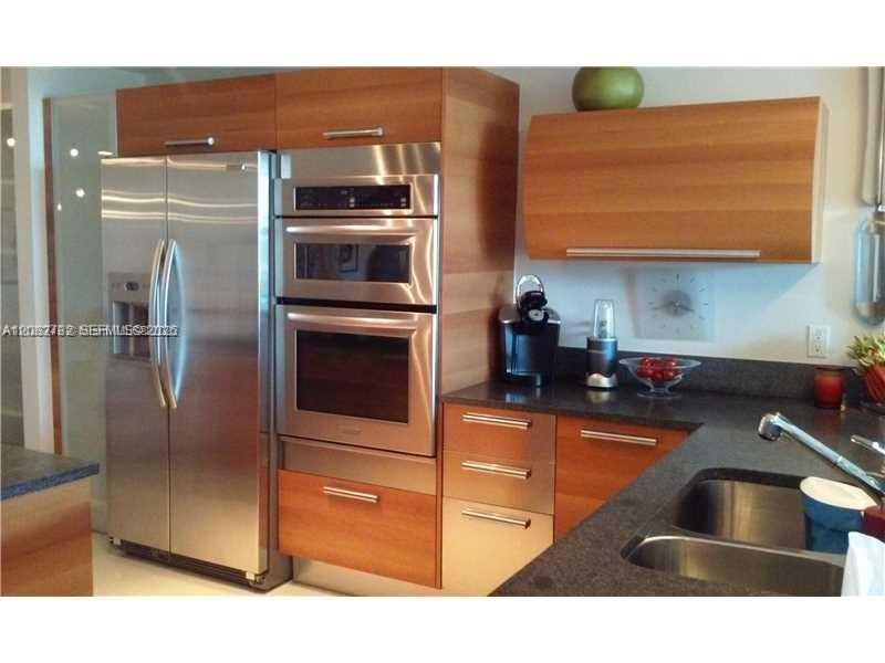 Под контрактом: $4,950 (2 спален, 3 ванн, 1699 Квадратных фут)