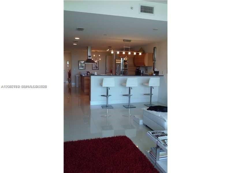 Под контрактом: $4,950 (2 спален, 3 ванн, 1699 Квадратных фут)