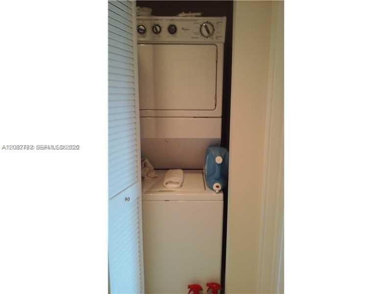 Под контрактом: $4,950 (2 спален, 3 ванн, 1699 Квадратных фут)