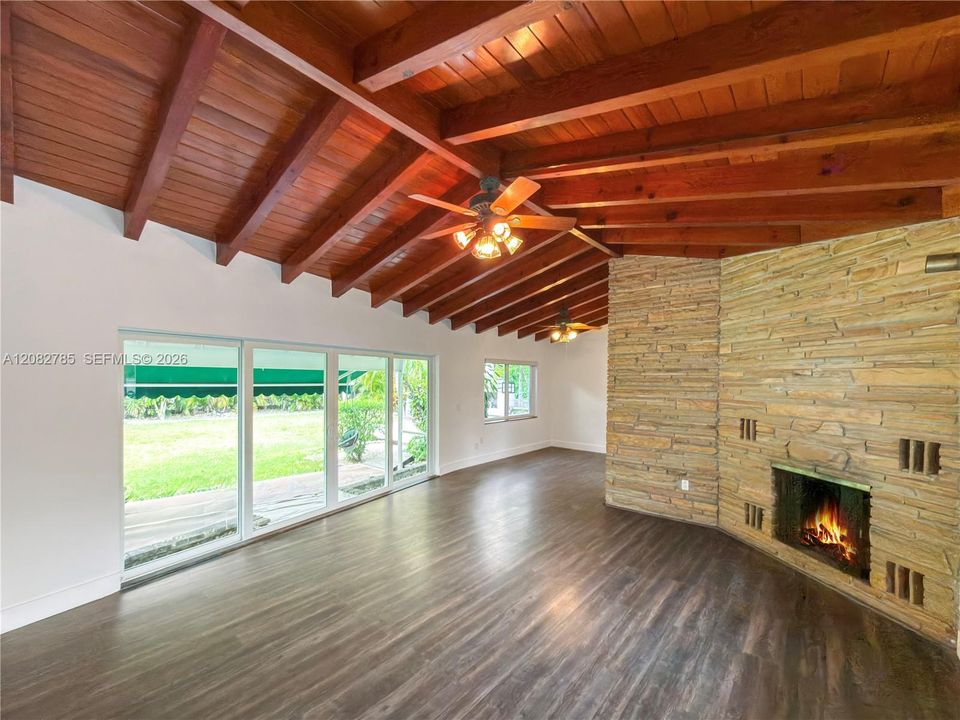 En Venta: $1,795,000 (3 camas, 2 baños, 1271 Pies cuadrados)