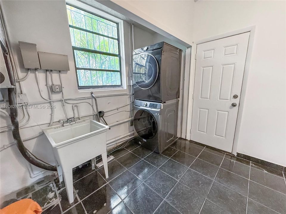 En Venta: $1,795,000 (3 camas, 2 baños, 1271 Pies cuadrados)