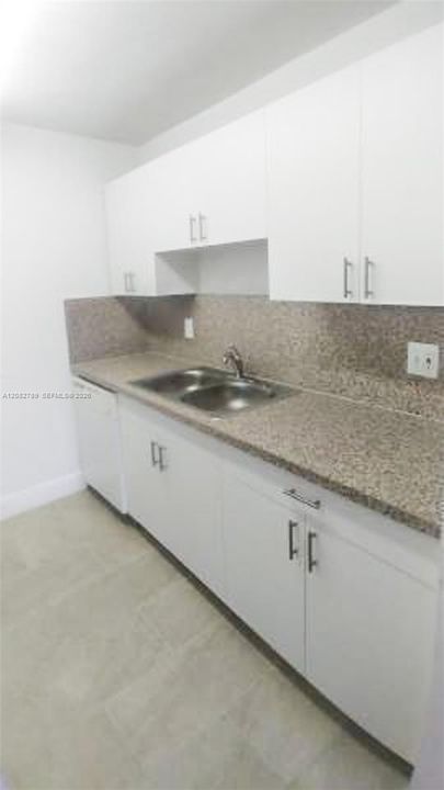 For Rent: $1,800 (2 beds, 1 baths, 836 Square Feet)