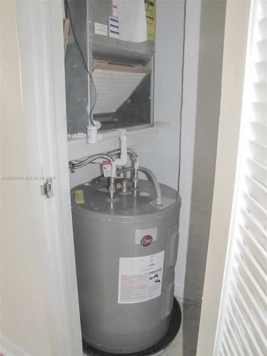 For Rent: $1,800 (2 beds, 1 baths, 836 Square Feet)