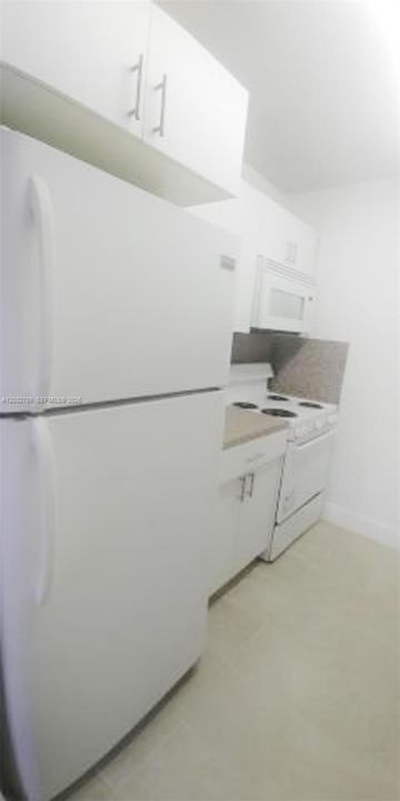 For Rent: $1,800 (2 beds, 1 baths, 836 Square Feet)