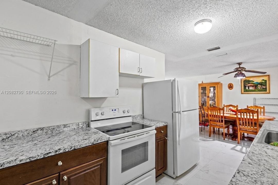En Venta: $525,000 (4 camas, 2 baños, 1334 Pies cuadrados)