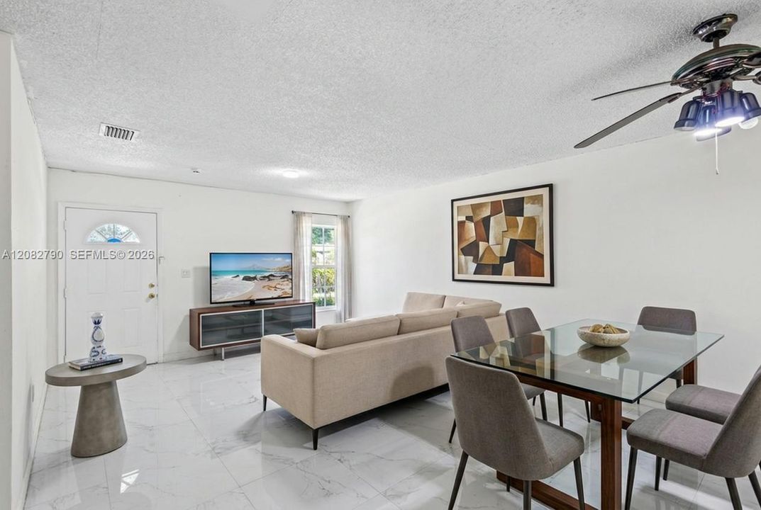 En Venta: $525,000 (4 camas, 2 baños, 1334 Pies cuadrados)