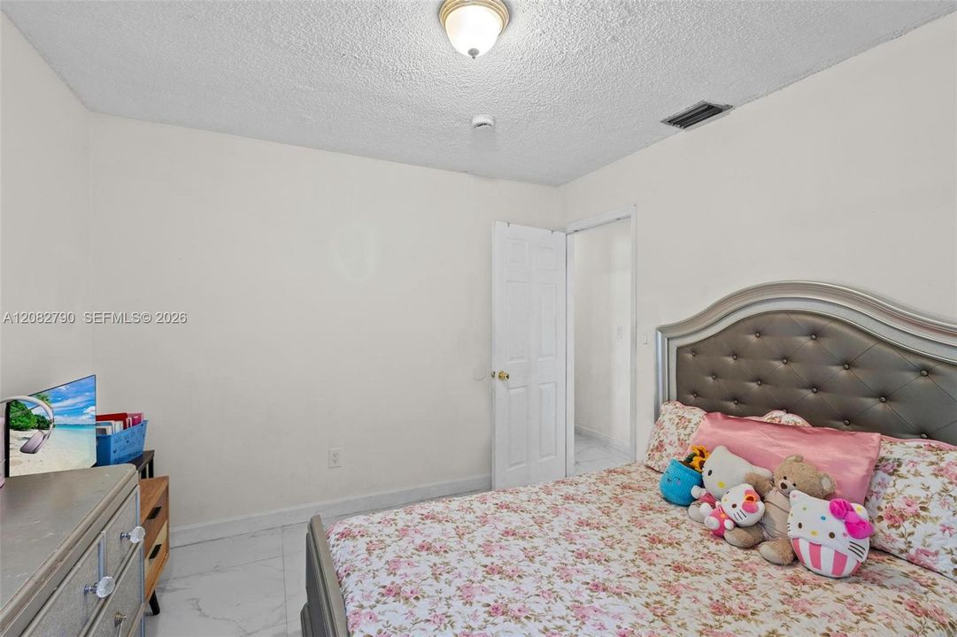 En Venta: $525,000 (4 camas, 2 baños, 1334 Pies cuadrados)
