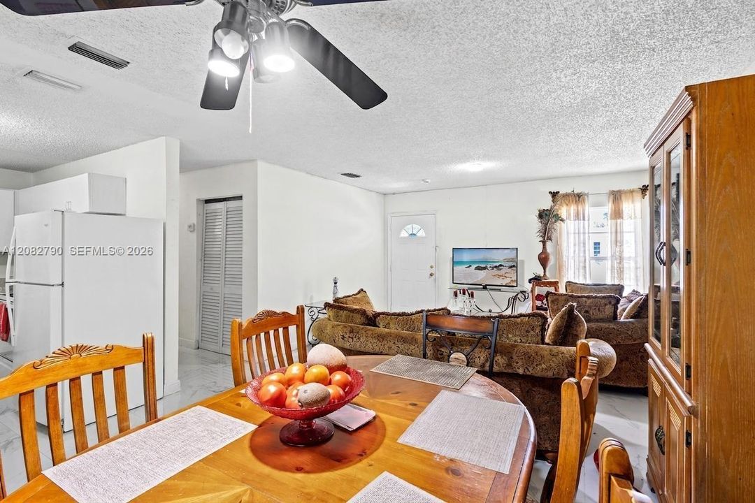 En Venta: $525,000 (4 camas, 2 baños, 1334 Pies cuadrados)