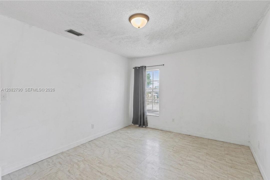 En Venta: $525,000 (4 camas, 2 baños, 1334 Pies cuadrados)