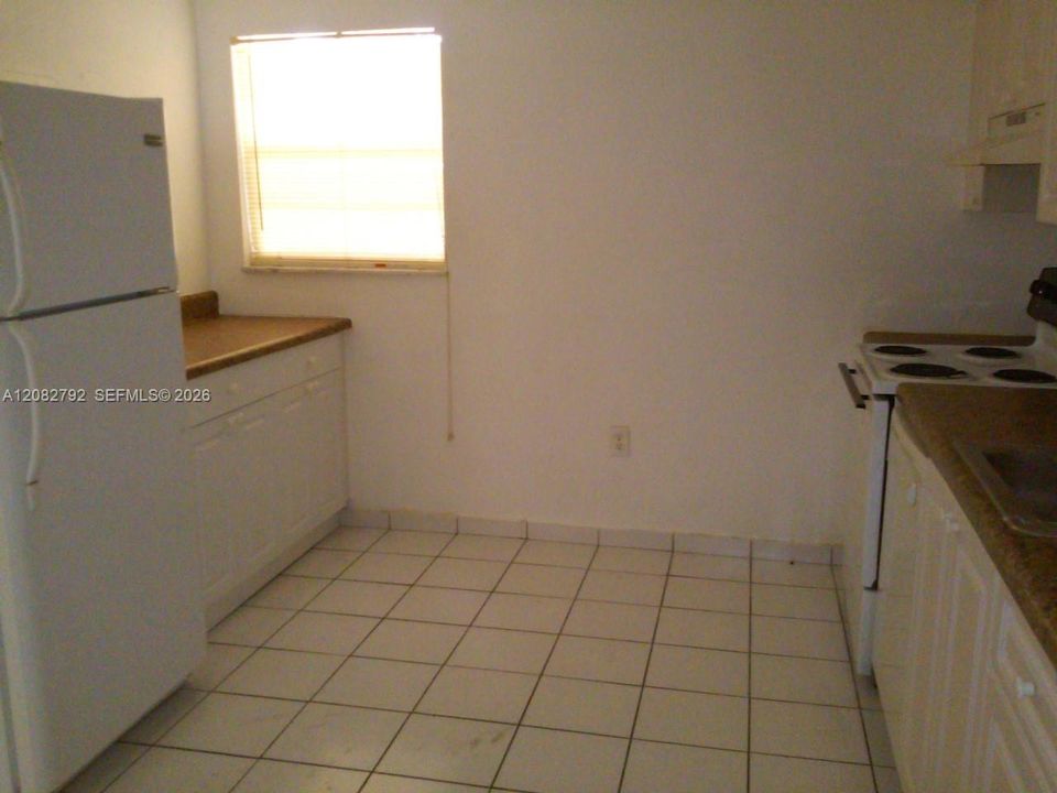 В аренду: $1,750 (2 спален, 1 ванн, 800 Квадратных фут)