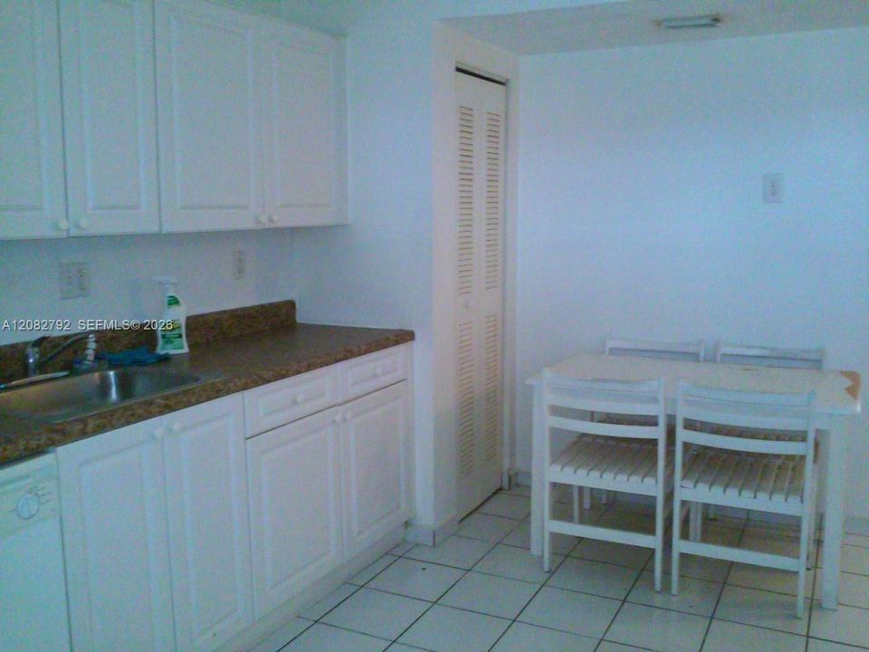 В аренду: $1,750 (2 спален, 1 ванн, 800 Квадратных фут)