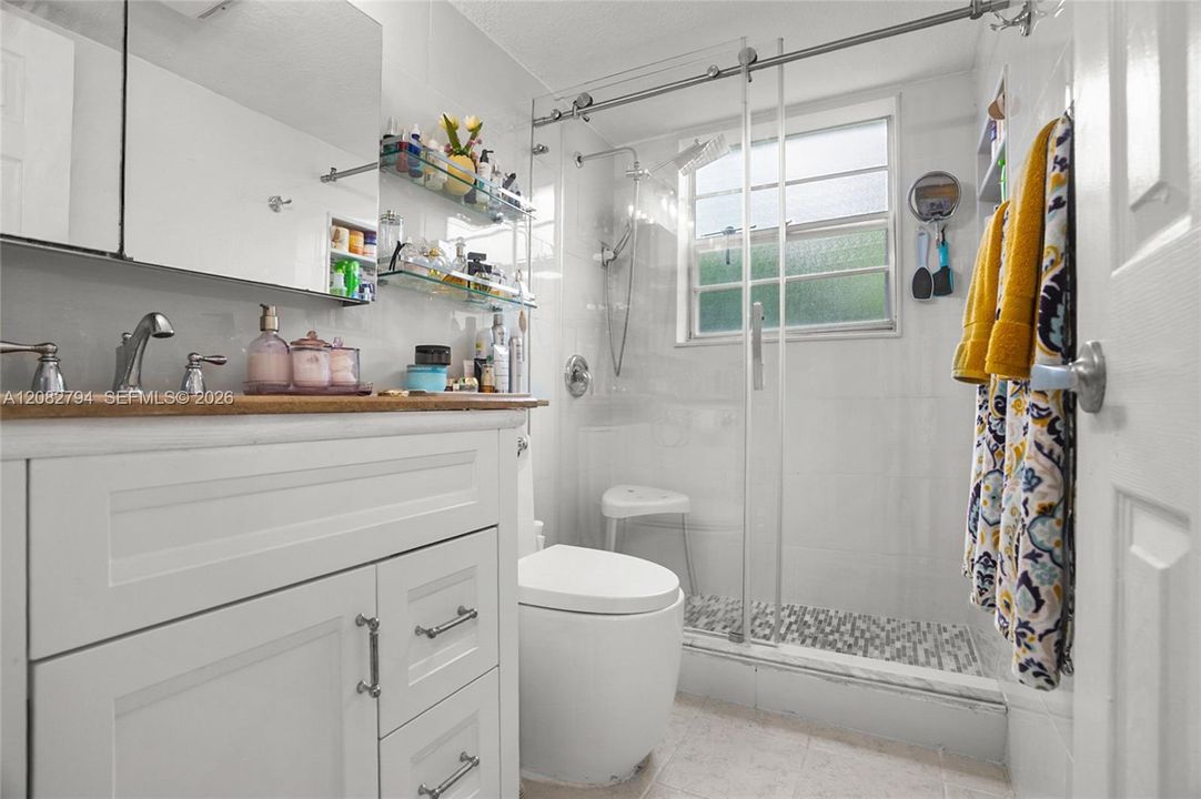 В аренду: $1,800 (2 спален, 1 ванн, 820 Квадратных фут)