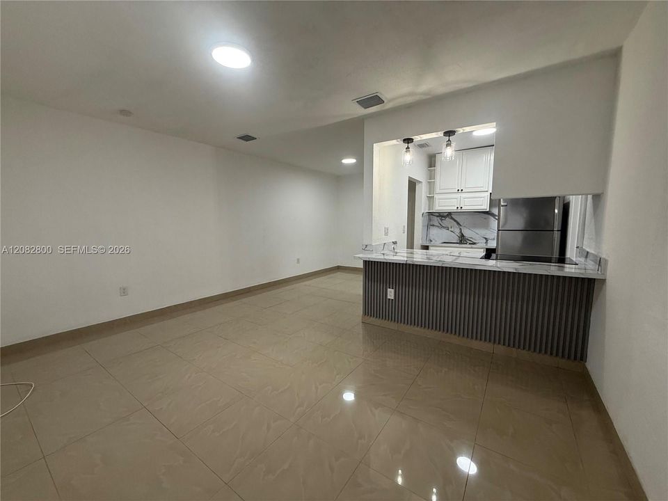 В аренду: $1,950 (1 спален, 1 ванн, 2577 Квадратных фут)